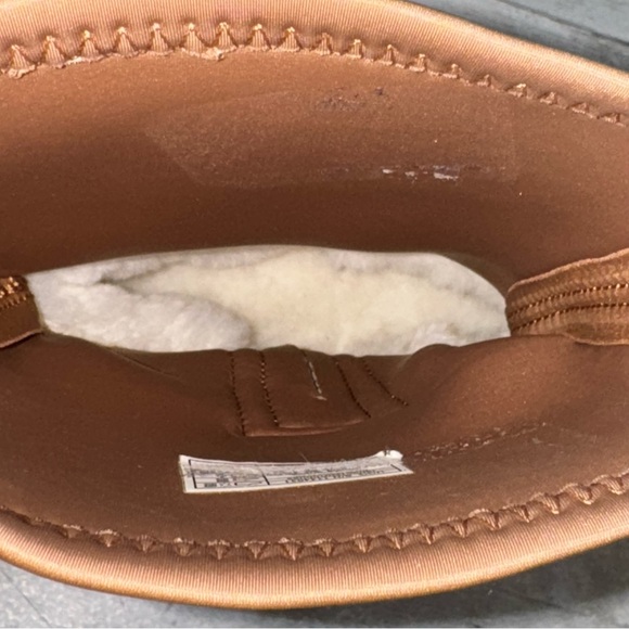 UGG Classic Dipper Boots in Chestnut - Size - 9 .US - Picture 8 of 9